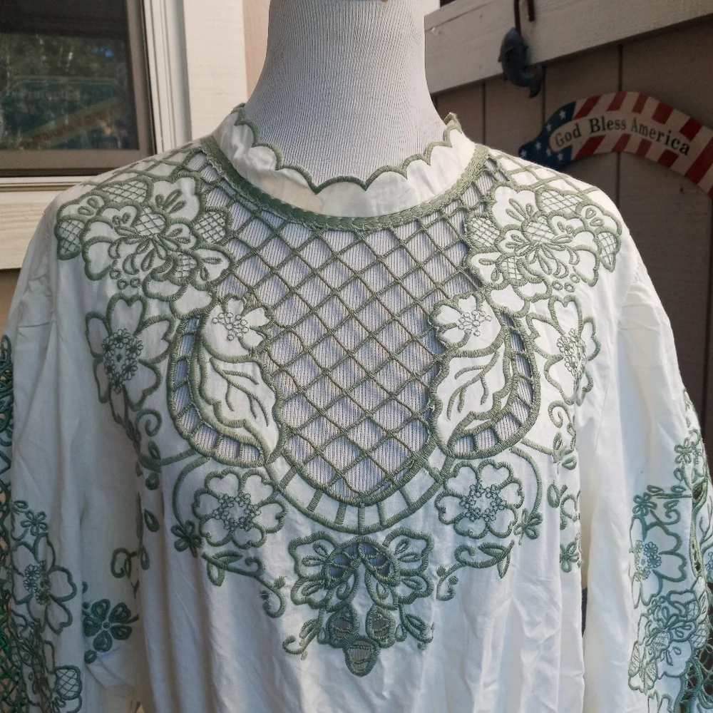 Dress - Picture 3 of 3